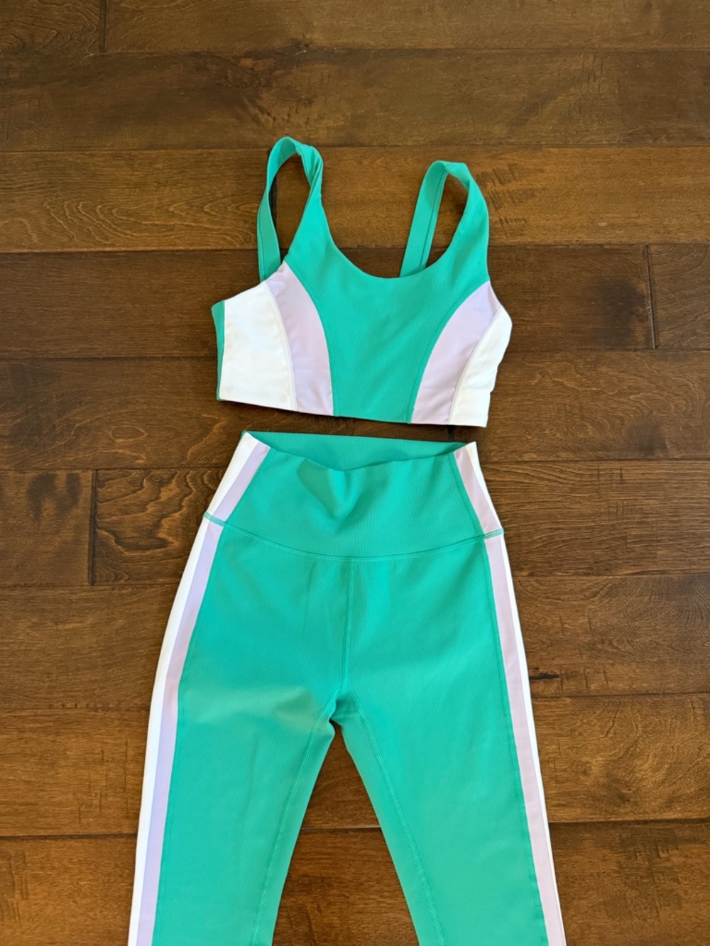 Wilo Two-Piece Sportswear Set - Teal & White Colorblock Matching Bra + Leggings - Picture 5 of 6